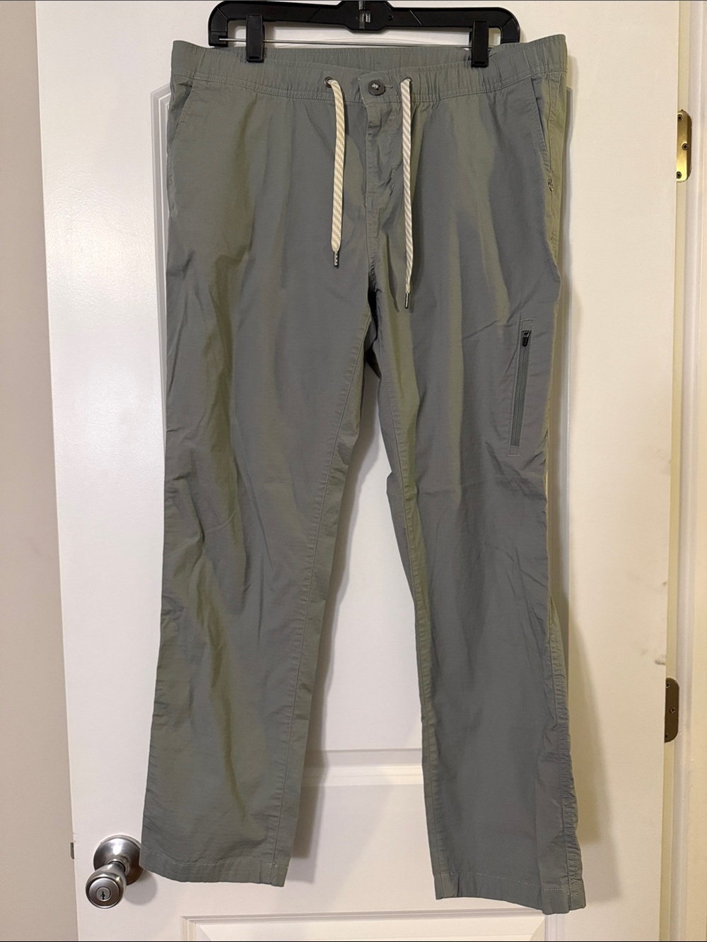 Vuori Olive Green Cropped Drawstring Ankle Pants